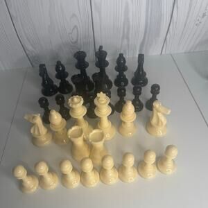 Vintage Chess Pieces 32 Piece Plastic Felt Bottoms Set Ivory Black